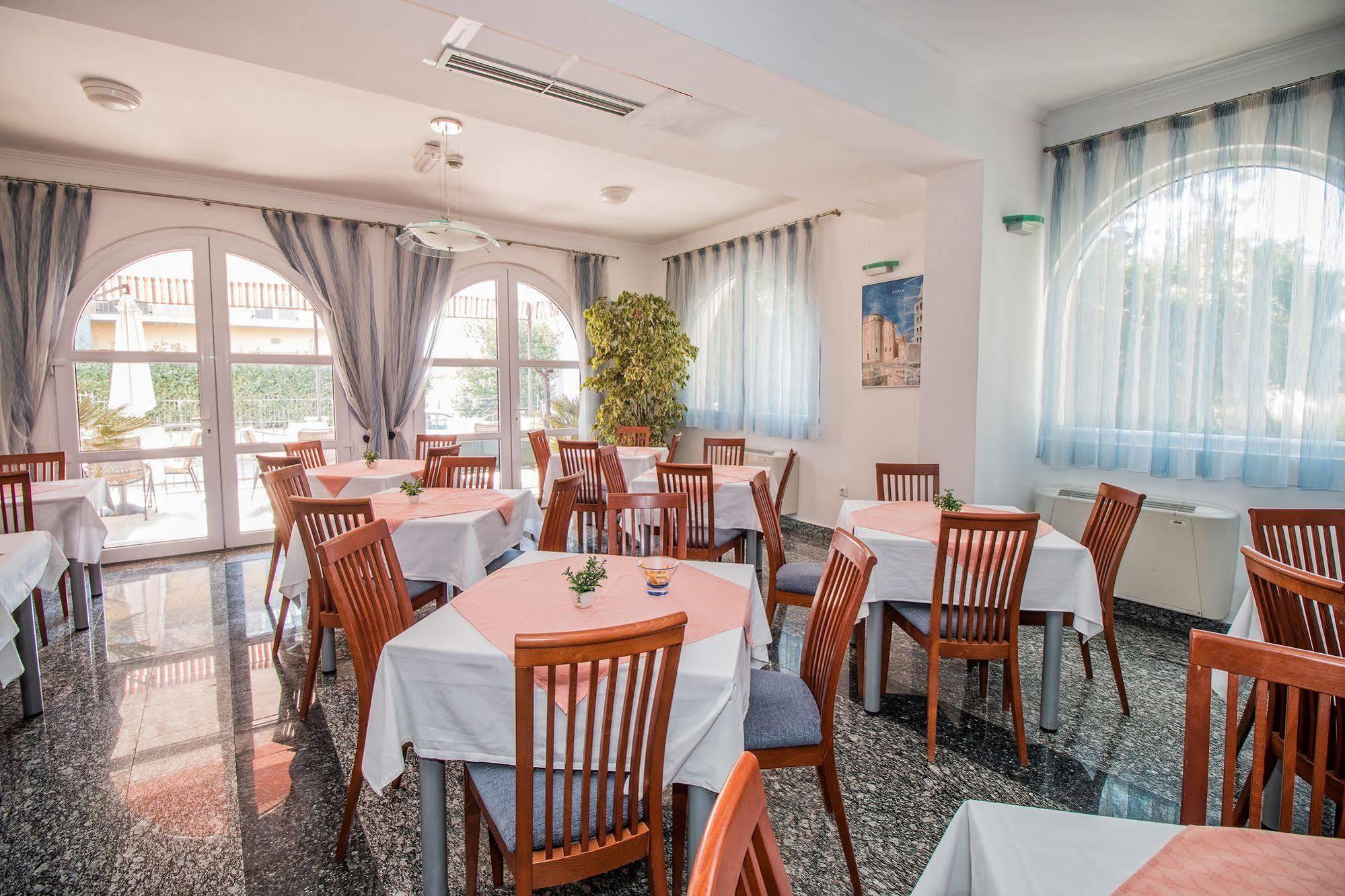 Hotel Hygge Биоград на Мору Екстериор снимка