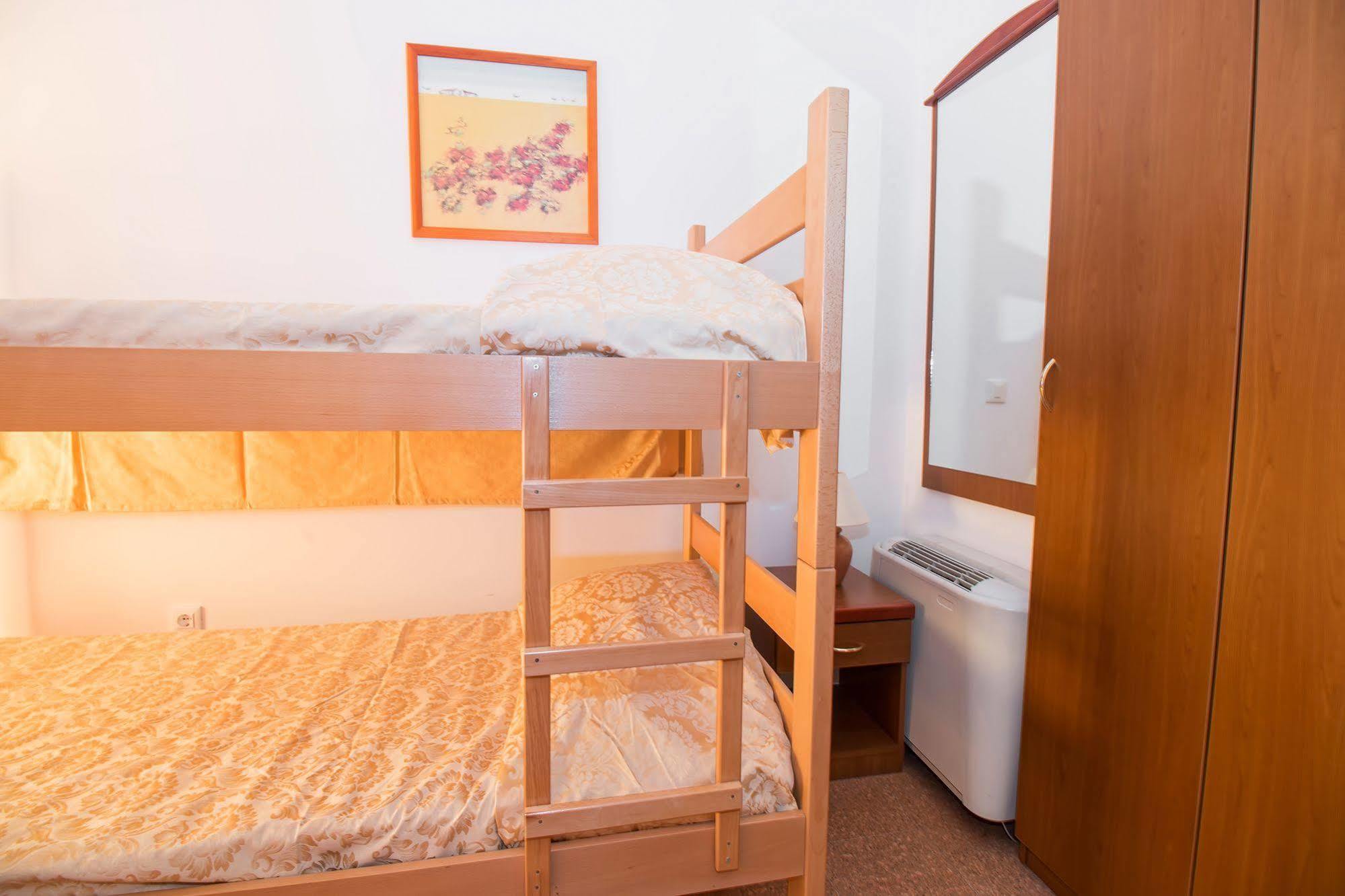 Hotel Hygge Биоград на Мору Екстериор снимка