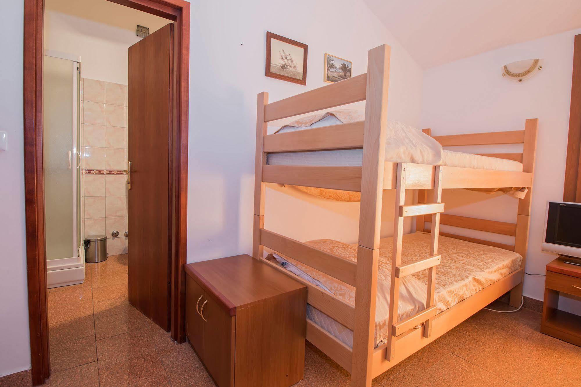 Hotel Hygge Биоград на Мору Екстериор снимка