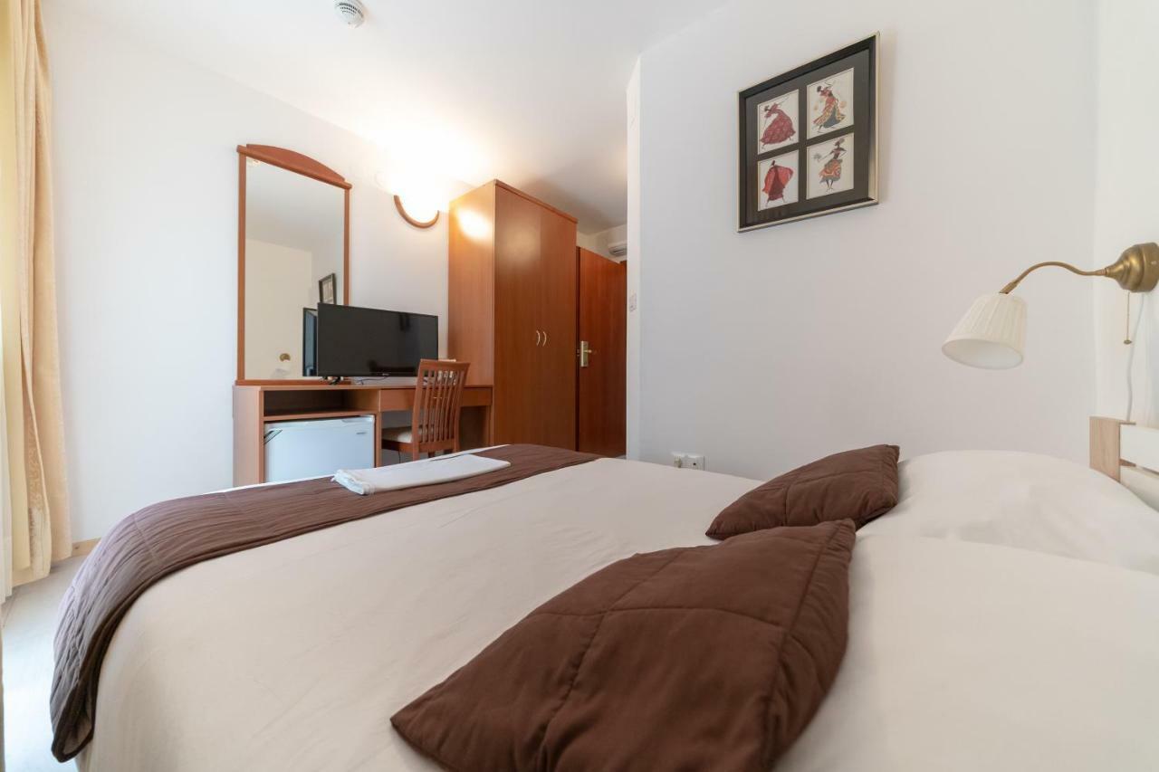 Hotel Hygge Биоград на Мору Екстериор снимка