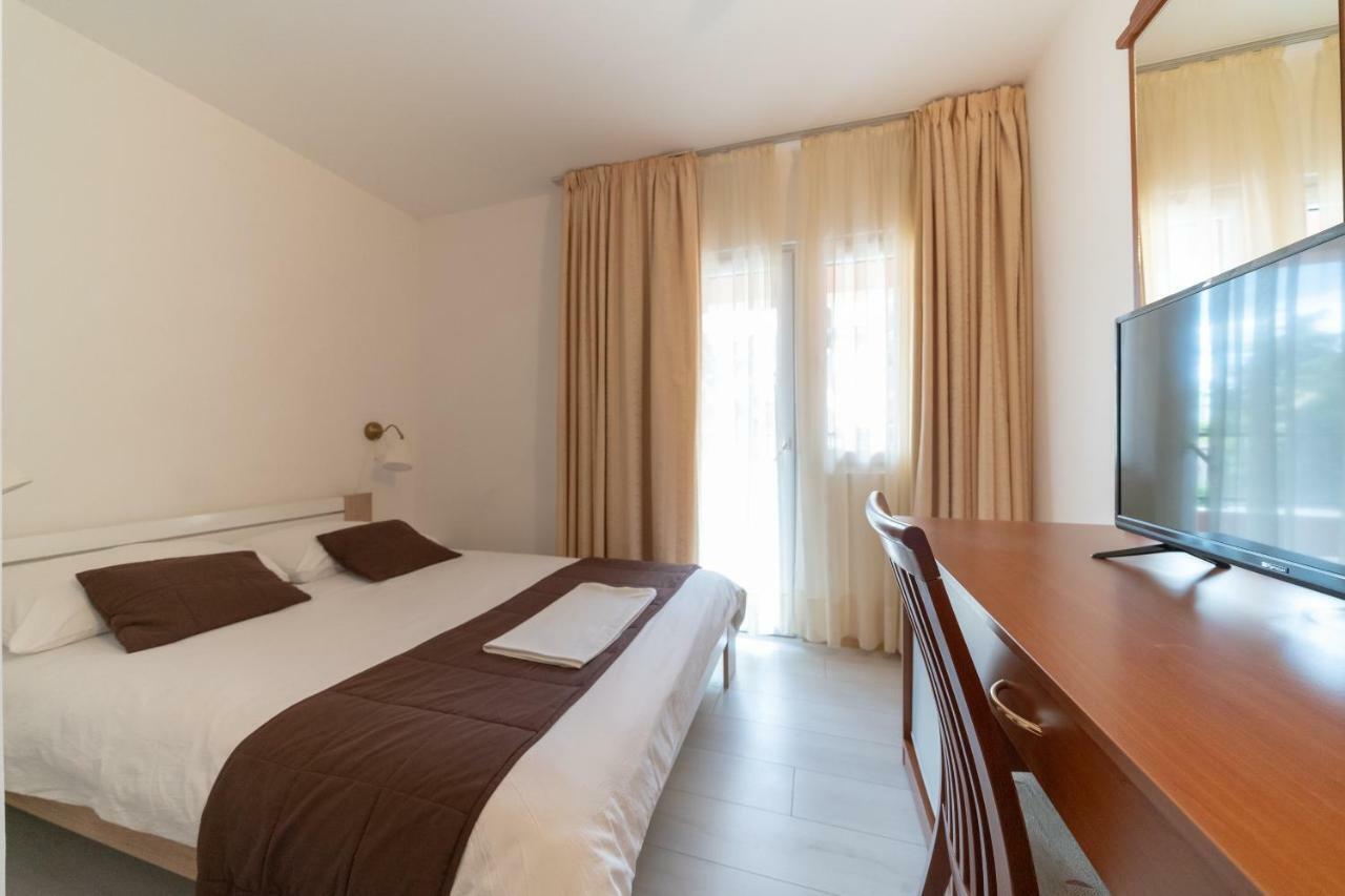 Hotel Hygge Биоград на Мору Екстериор снимка