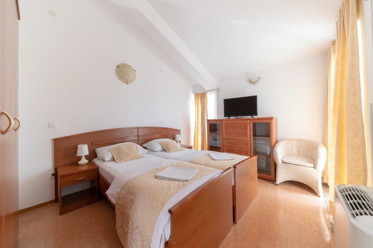 Hotel Hygge Биоград на Мору Екстериор снимка