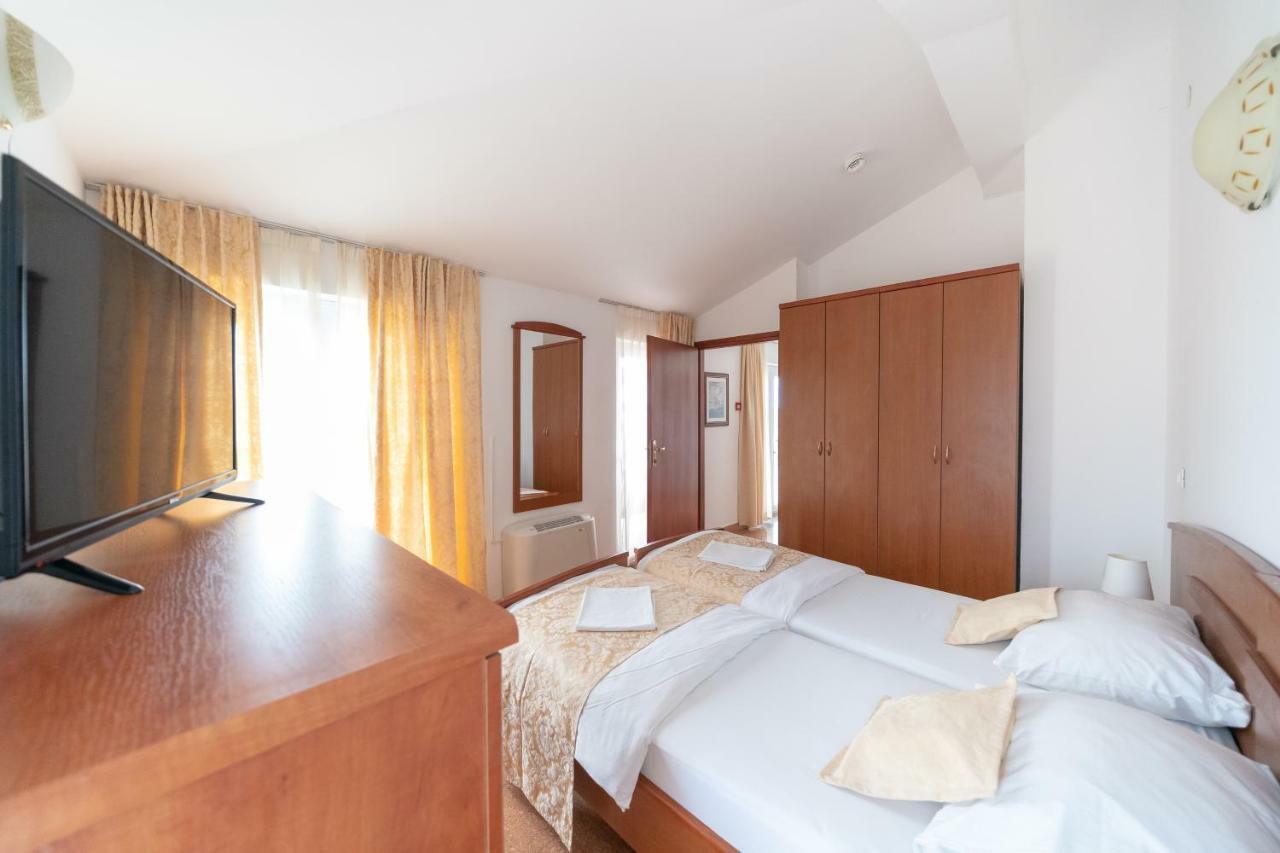 Hotel Hygge Биоград на Мору Екстериор снимка